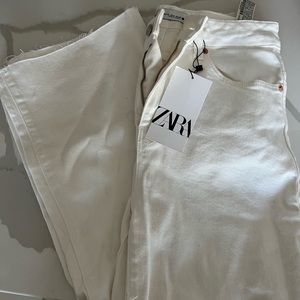 Brand new, never worn, Zara white flare jeans!!
